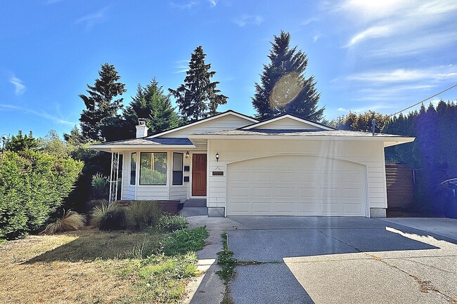 property at 7634 SE Main St