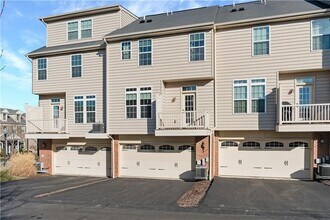 204 Hounslow Rd in Cranberry Township, PA - Building Photo - Building Photo