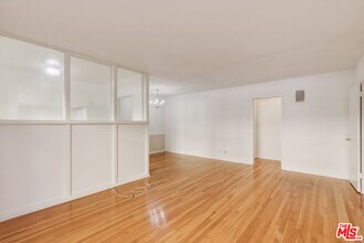 1058 S Wooster St in Los Angeles, CA - Building Photo - Building Photo