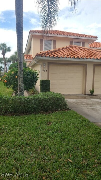 445 Robin Hood Cir in Naples, FL - Building Photo