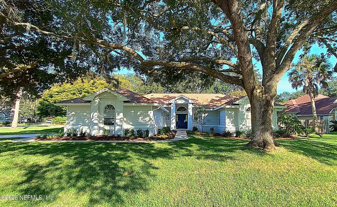2032 Marye Brant Loop N in Neptune Beach, FL - Building Photo