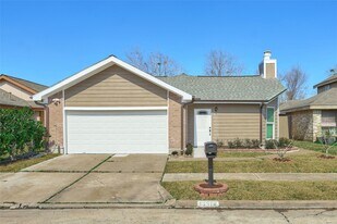 13514 Clarewood Dr in Houston, TX - Building Photo