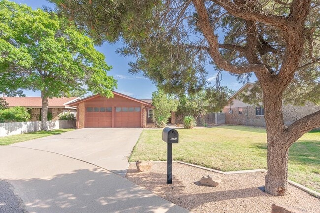 property at 1523 Doe Ln