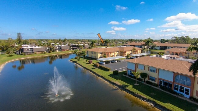 366 Charlemagne Blvd in Naples, FL - Building Photo - Building Photo