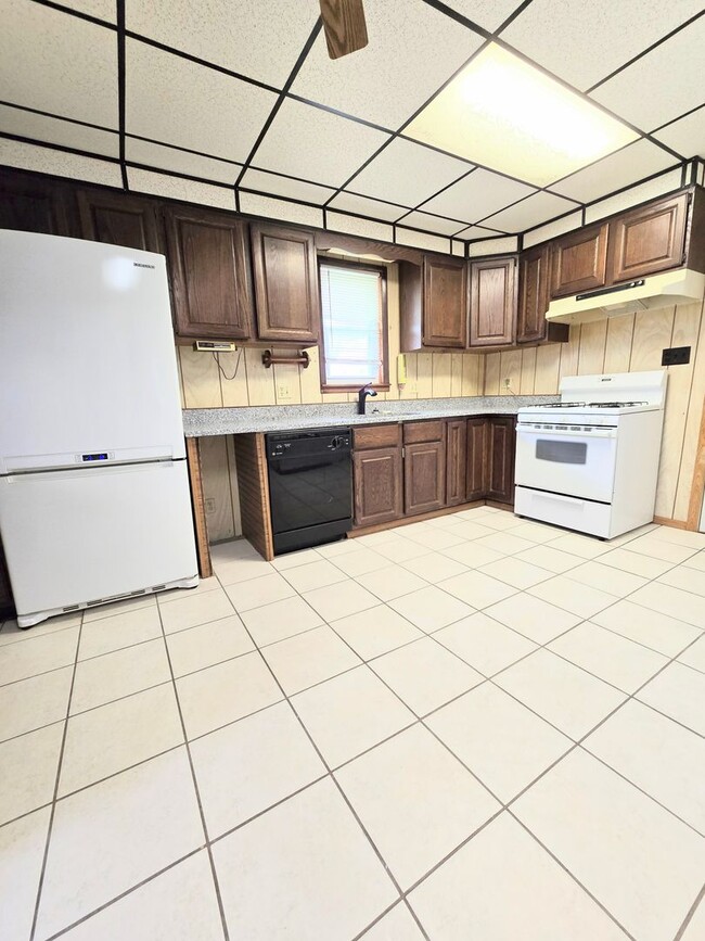 817 E Monroe St in Bloomington, IL - Building Photo - Building Photo