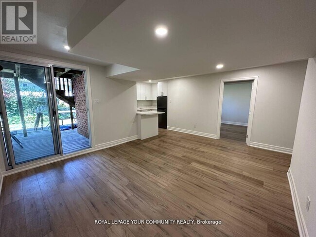 8 Mendys Forest in Aurora, ON - Building Photo - Building Photo