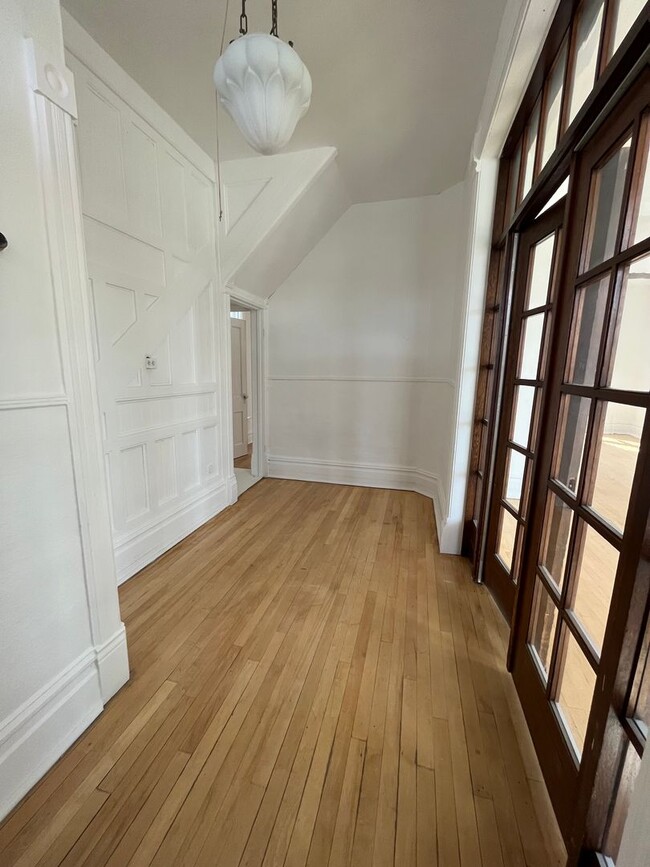 property at 410 S Excelsior Ave
