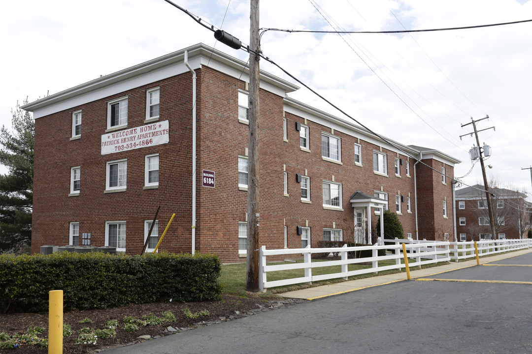 Patrick Henry Apartments in Arlington, VA - Building Photo