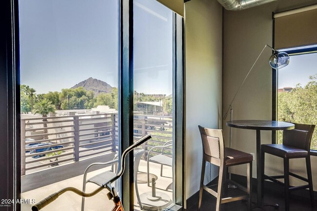 4020 N Scottsdale Rd in Scottsdale, AZ - Building Photo - Building Photo