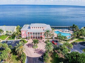 5265 Beach Dr SE, Unit B in St. Petersburg, FL - Building Photo