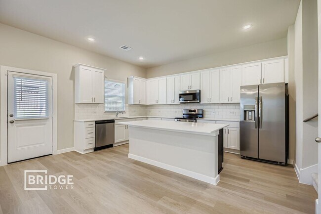 property at 916 Naomi Ln