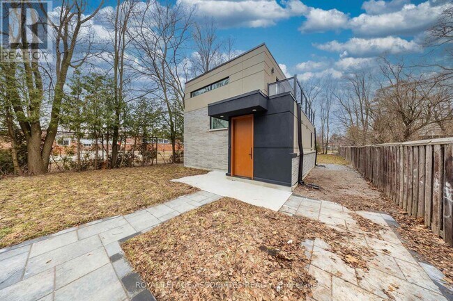 28 Bobmar Rd in Toronto, ON - Building Photo - Building Photo