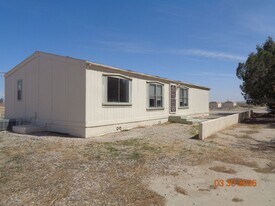 48605 100th St E in Lancaster, CA - Building Photo
