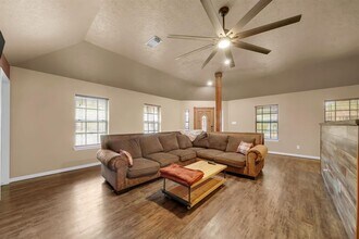 303 Shawnee in Montgomery, TX - Building Photo - Building Photo
