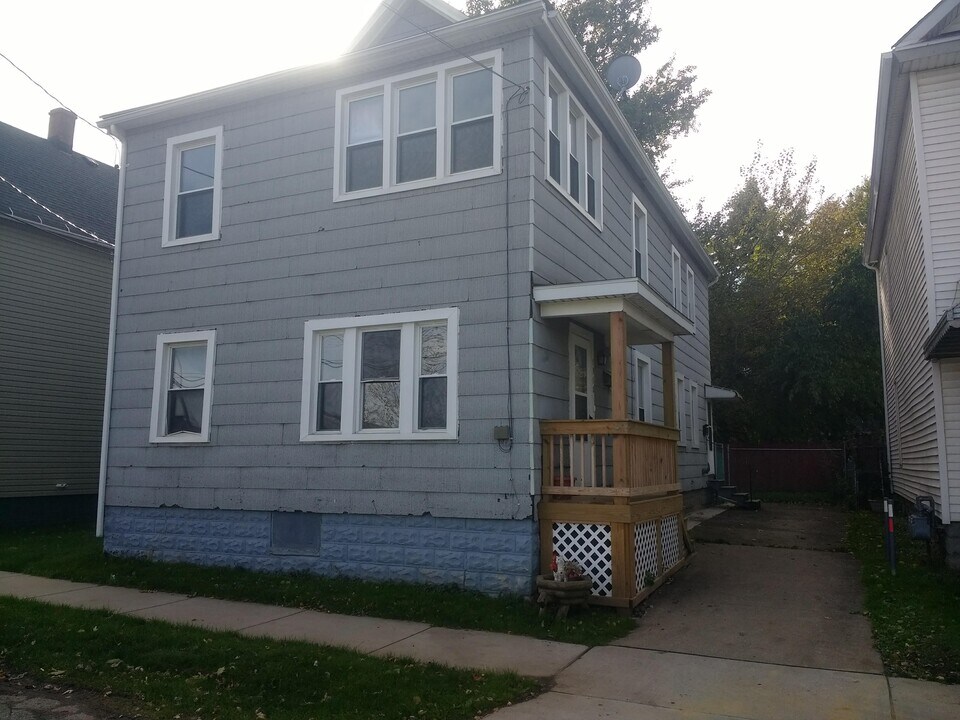 1310 Wayne St in Erie, PA - Building Photo