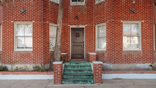 304 Power St