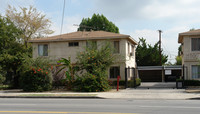 6100 Woodman Ave in Van Nuys, CA - Building Photo - Building Photo