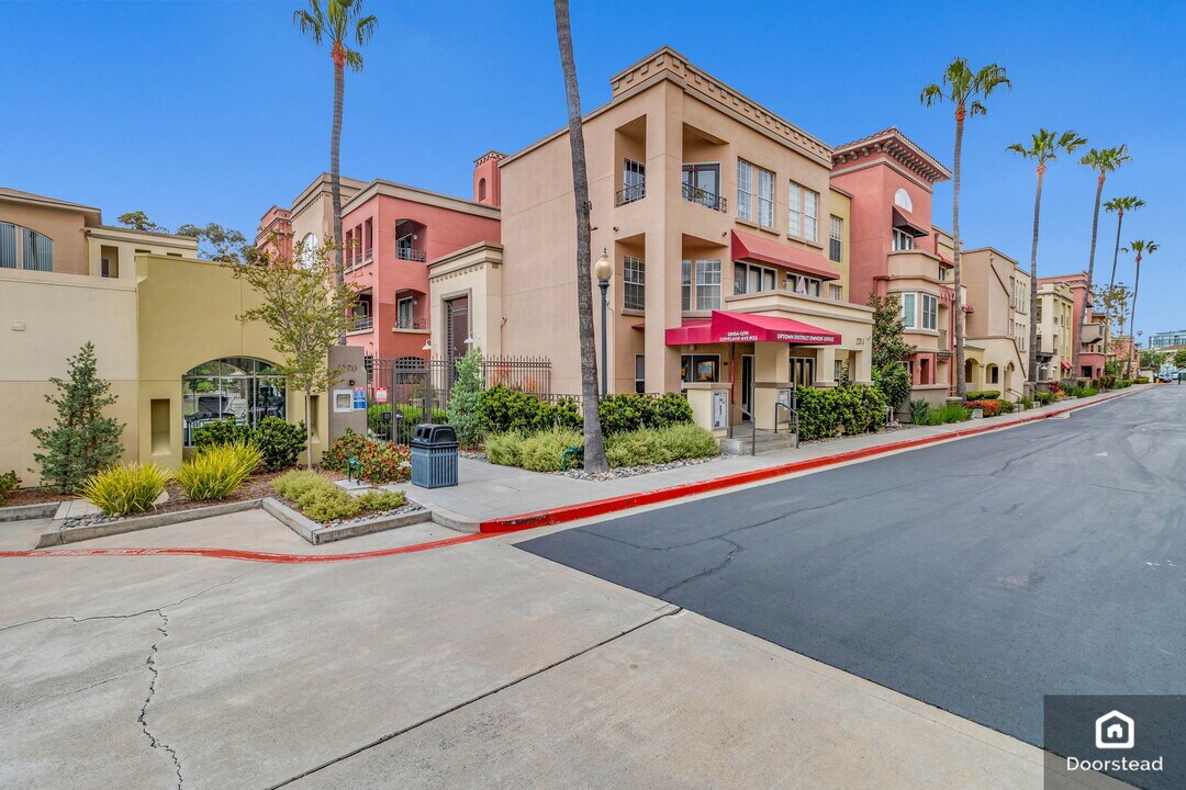 1270 Cleveland Ave, Unit B238 in San Diego, CA - Building Photo