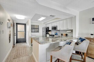 9400 S Ocean Dr, Unit 405 in Jensen Beach, FL - Building Photo