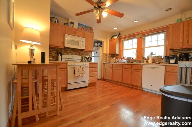 38 Elmira St, Unit 2