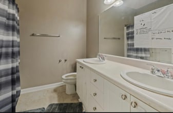 202 McKenna Cir in Greenville, SC - Foto de edificio - Building Photo