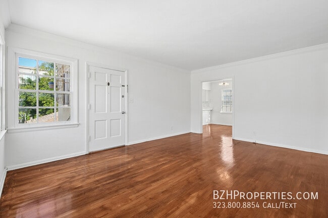 1047 S Holt Ave in Los Angeles, CA - Building Photo - Building Photo