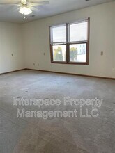 155 Liberty Ln in Sycamore, IL - Building Photo - Building Photo