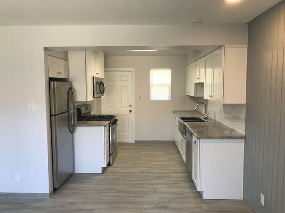516 E Huntington Dr in Tempe, AZ - Foto de edificio
