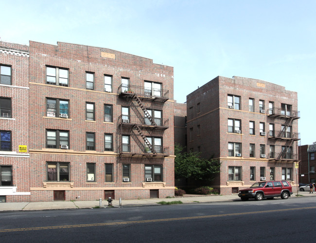 8402 4th Ave in Brooklyn, NY - Foto de edificio - Building Photo