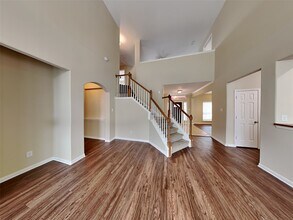 4919 Chase Wick Dr in Bacliff, TX - Foto de edificio - Building Photo