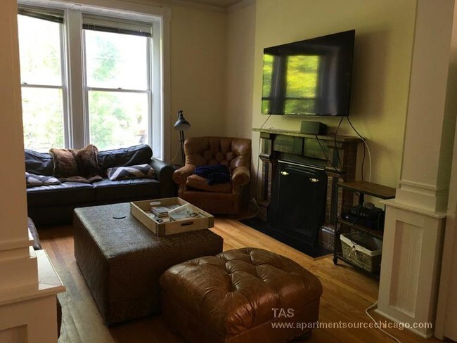 property at 1043 W Webster Ave