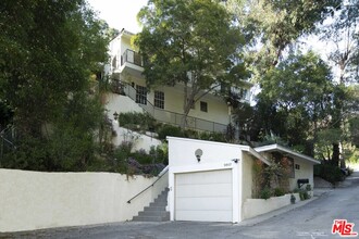 9807 Portola Dr in Beverly Hills, CA - Building Photo - Building Photo