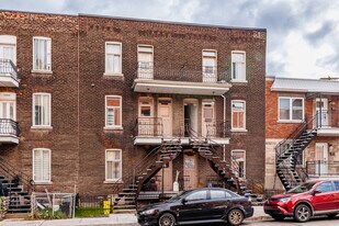 5602 Hadley Rue in Montréal, QC - Building Photo