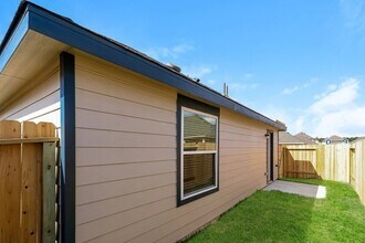 2432 Bull Trout Dr in Conroe, TX - Building Photo - Building Photo