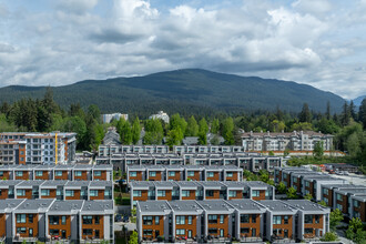 602 Lile Dr in North Vancouver, BC - Building Photo - Building Photo