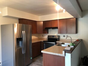 8325 W Northridge Ct in Milwaukee, WI - Building Photo - Building Photo
