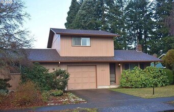 2792-2812 Wingate St in Eugene, OR - Building Photo - Building Photo