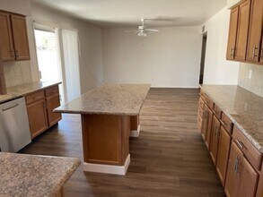 1740 E Hilton Ave in Mesa, AZ - Building Photo - Building Photo