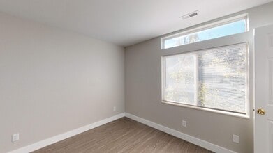 475 N Redwood Rd in Salt Lake City, UT - Foto de edificio - Building Photo