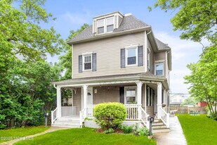 8 West End Ct in Long Branch, NJ - Building Photo