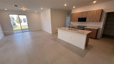 1535 SE 7th Ct in Homestead, FL - Building Photo - Building Photo