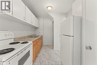 1900 Columbia Ct in Windsor, ON - Building Photo - Building Photo