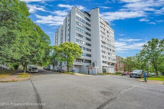 550 Clay Ave in Scranton, PA - Building Photo - Building Photo