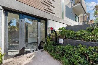 1264 N Sweetzer in West Hollywood, CA - Building Photo - Building Photo