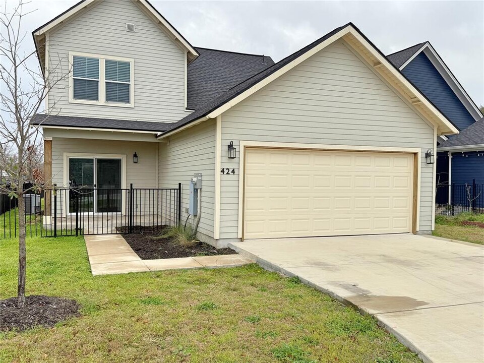 424 Stagecoach Trail in San Marcos, TX - Building Photo