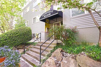 Sandpoint Manor in Seattle, WA - Building Photo - Building Photo