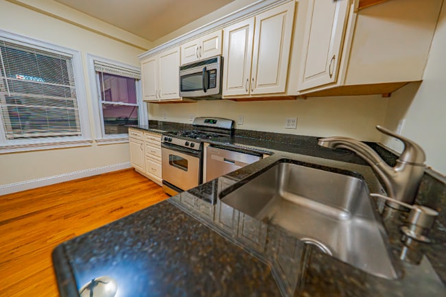 290 Broadway, Unit 1 in Somerville, MA - Building Photo - Building Photo