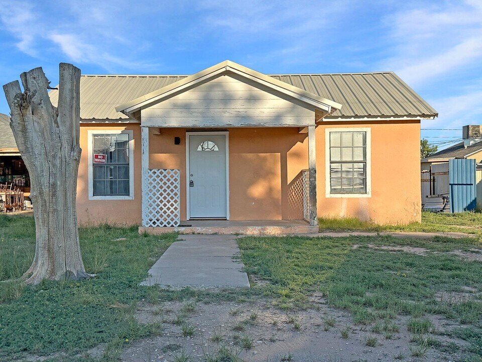 606 N 1st St in Lovington, NM - Building Photo