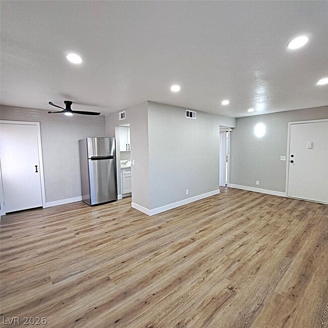 5376 Retablo Ave in Las Vegas, NV - Foto de edificio - Building Photo