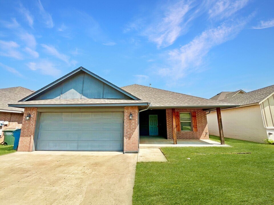 2225 Fallview Dr in Edmond, OK - Building Photo